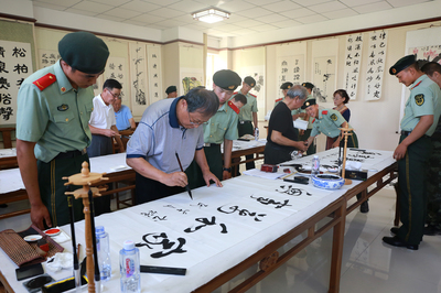 銀霞映照擁軍心，翰墨寄寓魚(yú)水情——寧夏老干部活動(dòng)中心送書(shū)法進(jìn)軍營(yíng)活動(dòng)紀(jì)實(shí)